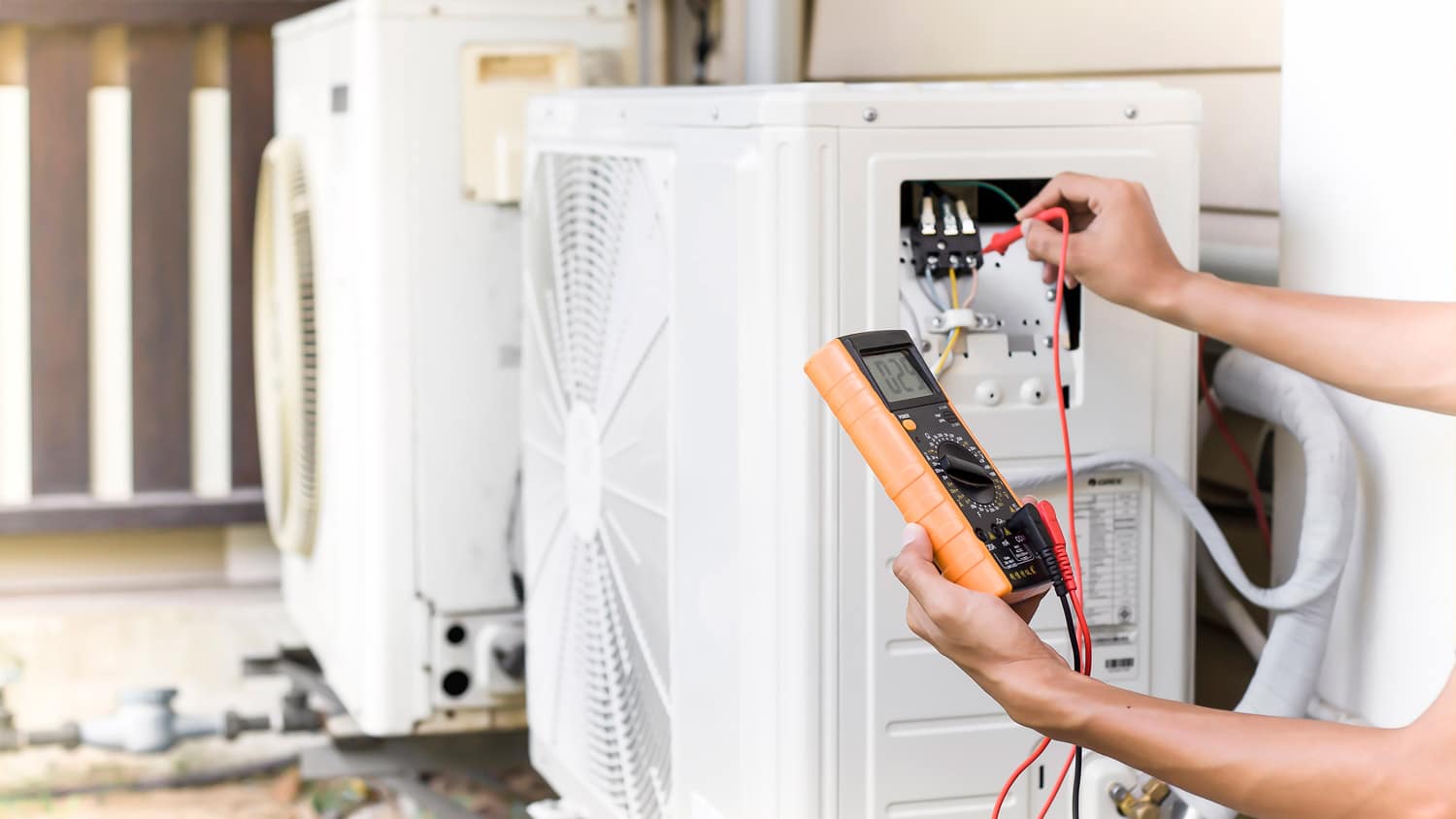 1technician-uses-electric-meter-check-operation-air-conditioner